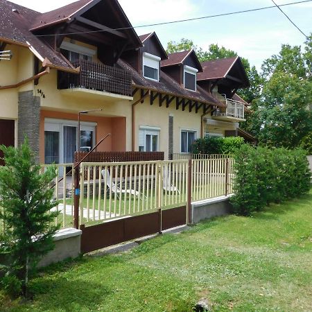 Balatonpart-Lak Appartement Balatonfenyves Buitenkant foto